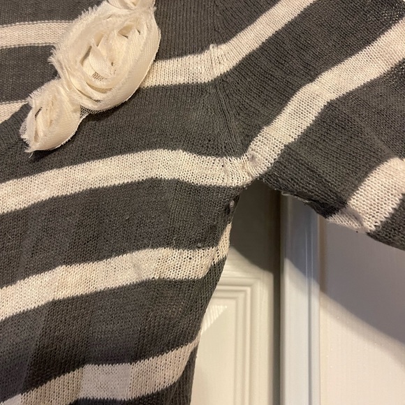 Juniors Size M Decree sweater - Picture 5 of 7